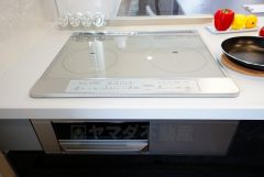 汚れてもサッとふける、お手入れのしやすいIHクッキングヒーター。オール電化なので経済的です。