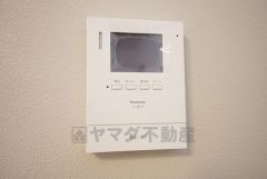 防犯性、セキュリティ対策に安心できるテレビモニター付きインターフォンです。セールスマン対策にもなり安心できます。