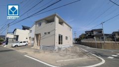 天神行バス停まで徒歩5分、都心へのアクセス良好。スーパーやコンビニなども近く周辺環境充実。快適でゆとりのある生活空間で新生活を始めましょう^^