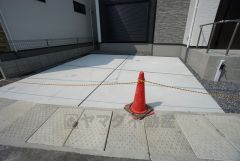 駐車スペースはゆとりある2台分を確保。マイカー用に、お客さま用に、余裕を持ってご利用いただけます。