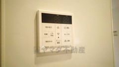 キッチン横からボタンひとつで操作が楽々。