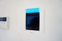 防犯性、セキュリティ対策に安心できるテレビモニター付きインターフォンです。セールスマン対策にもなり安心できます。