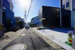 住人以外の車の進入も少なく、小さなお子様を持つご家庭にも安心です。