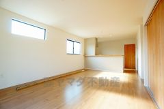 断熱性能の窓ガラスを採用。省エネ、光熱費カットにも貢献します。夏は涼しく、冬は暖かく快適に過ごせますよ＾＾