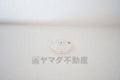 火災発生をいち早く知らせてくれる火災報知器は標準装備です。