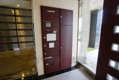 不在時でも荷物が受け取れる宅配ボックス完備。共働きの家庭や外出の多い方に便利。お子様の留守番中も安心ですね＾＾