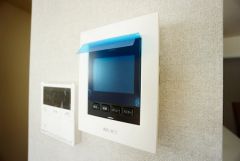 防犯性、セキュリティ対策に安心できるテレビモニター付きインターフォンです。セールスマン対策にもなり安心できます。