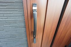 かざすだけで開閉できる、タッチキー採用の玄関。お買い物帰りで、両手がふさがってきても簡単に中に入れます＾＾