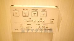 温水、暖房、ウォシュレット付の高機能トイレです。