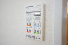 浴室暖房乾燥機付き＾＾梅雨の時期や花粉、PM2.5が酷いときなどの洗濯を干すのに重宝しそうですね＾＾
