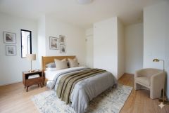 家具はイメージです。ご夫婦お二人のプライベートシーンを演出する寝室は、大容量のウォークインクローゼット付き。