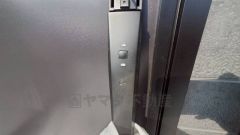 お子様を抱っこしながら簡単に開けられるのが便利なスマートキー。