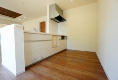 同仕様写真。対面式キッチンなのでリビングにいるご家族とコミュニケーションを取りながら洗い物や、お料理が楽しめそうですね＾＾