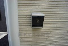 電気自動車用の充電コンセント装備。