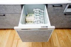 炊事時間を大幅に短縮できる食器洗浄乾燥機付き＾＾食器を洗う手間が減るので家族とのコミュニケーションの時間や自分の時間が増えますね。