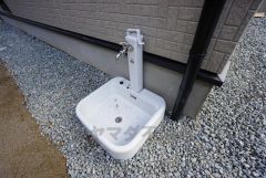 お車の洗車や外壁のお掃除をする際に便利な外水栓。