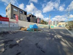 現地（2025年12月22日）撮影。住人以外の車の進入も少なく、小さなお子様を持つご家庭にも安心です。