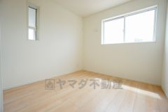 2面採光を確保した室内は、明るく大変居心地の良い空間となっております。