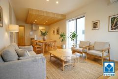 家具はイメージです。広々とした設計で、家族が集いやすく、くつろぎやすいリビングです。