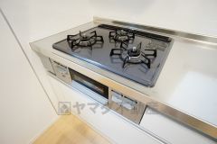 複数の調理を一度に行うことができる3口コンロ。効率よくお料理が出来ます。毎日のお料理も楽しくなりますね＾＾