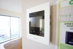 防犯性、セキュリティ対策に安心できるテレビモニター付きインターフォンです。セールスマン対策にもなり安心できます。