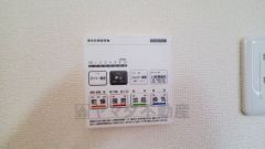 雨の日の洗濯も安心できる浴室暖房乾燥機付き浴室。リモコンで操作もボタン1つで簡単。