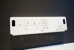 壁リモコンタイプのウォシュレット付き。
