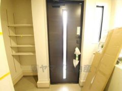 採光も考えられた明るい玄関です。