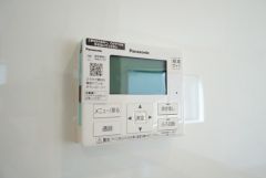 キッチン横からボタンひとつで操作が楽々。