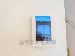 防犯性、セキュリティ対策に安心できるテレビモニター付きインターフォンです。セールスマン対策にもなり安心できます。