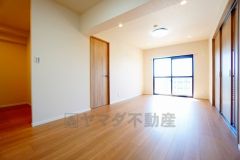 温かみのある雰囲気と、キッチンでの作業性を兼ね備え、家族の笑顔あふれる団らんのひと時をお過ごしいただける設計になっています。