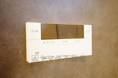 湯量・湯温の設定、そして保温までワンタッチのフルオートバス。便利な追い炊き機能付きです。