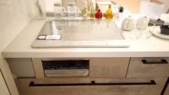 汚れてもサッとふける、お手入れのしやすいIHクッキングヒーター。オール電化なので経済的です。