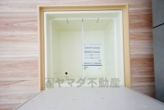 キッチンにある床下収納は、居住スペースを減らさずに買い置きの調味料や非常食などを保管することができます。