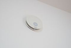 火災発生をいち早く知らせてくれる火災報知器は標準装備です。