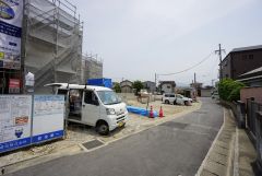 現地（2025年5月19日）撮影。大型車の通行が少なく、騒音や振動が少ないので静かで快適な生活を送れます。