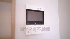 オートロックとモニター付きインターホン装備で女性やお子様も安心。充実のセキュリティで暮らしをサポートします。