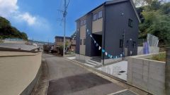 住人以外の車の進入も少なく、小さなお子様を持つご家庭にも安心です。