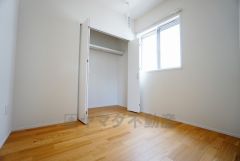 同仕様写真。あると嬉しい1階の一部屋。お子様のお昼寝スペースや客間、お友達やご親戚のお泊り部屋としても使えます。