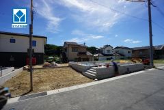 2号棟。現地（2026年8月6日）撮影。ウォークインクローゼット、シューズインクローク完備＾＾収納スペース充実の新築戸建＾＾