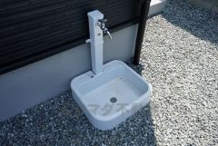 お車の洗車や外壁のお掃除などあると便利な外水栓。