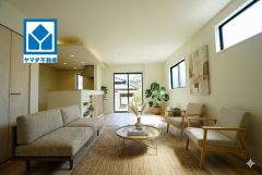 家具はイメージです。家族が集まる開放的なリビング。思い思いの時間を過ごしたり食事をしたり、素敵な団らんの場になりますね＾＾