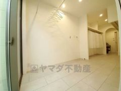 洗面所、ウォークインクローゼットと一直線につながるサンルーム。毎日の洗濯がスムーズになる嬉しい家事スペースです＾＾