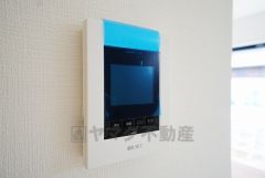 防犯性、セキュリティ対策に安心できるテレビモニター付きインターフォンです。セールスマン対策にもなり安心できます。
