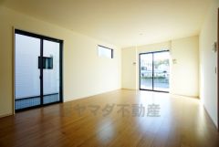 断熱性能の窓ガラスを採用。省エネ、光熱費カットにも貢献します。夏は涼しく、冬は暖かく快適に過ごせますよ＾＾