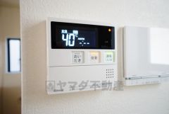 キッチン横からボタンひとつで操作が楽々。