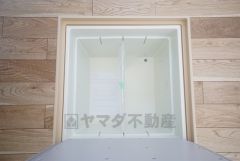 キッチンにある床下収納は、居住スペースを減らさずに買い置きの調味料や非常食などを保管することができます。