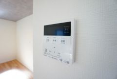 キッチン横からボタンひとつで操作が楽々。