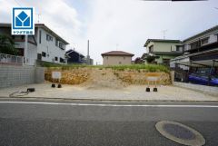 右側1号棟、左側2号棟。合計約100坪。合わせての購入も可能です。