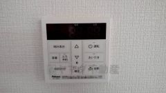 キッチン横からボタンひとつで操作が楽々。